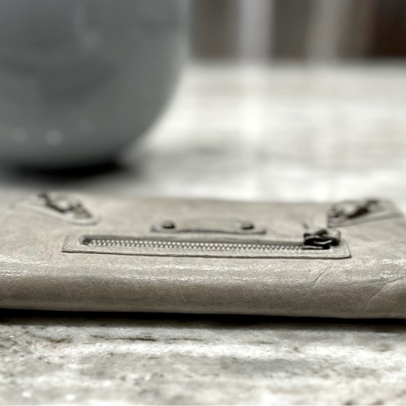 Balenciago Authentic Distressed Smooth Wallet - Picture 5 of 7